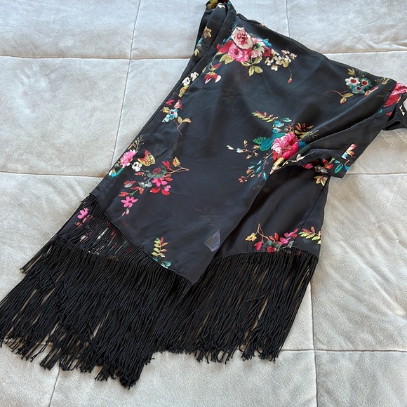 Black Floral Kimono - Picture 2 of 7